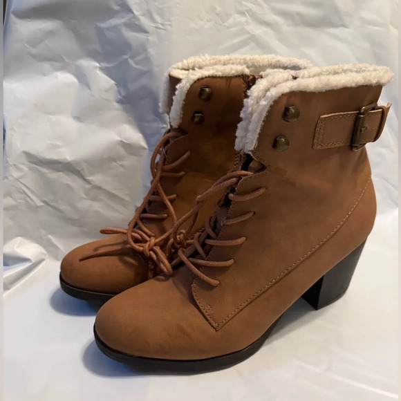 Me Too Boots With Faux Fur Inside Size 9.5 - Picture 2 of 10